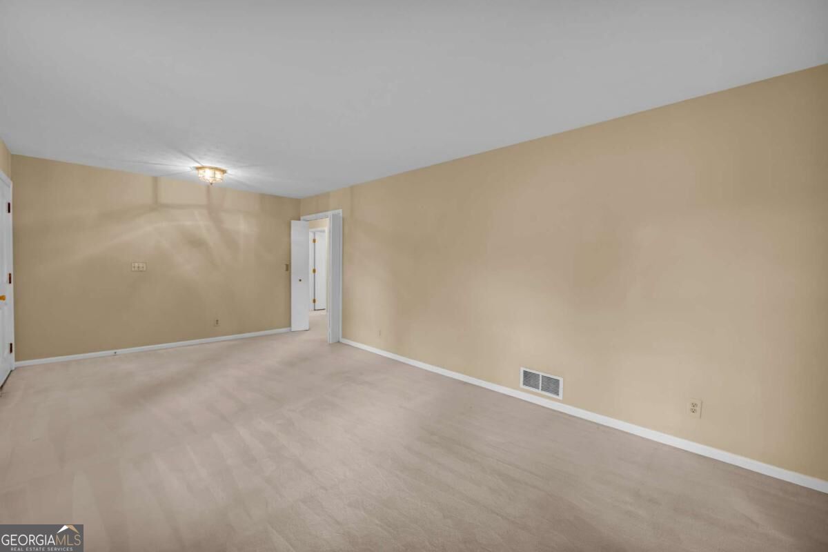 400 Pine Forest Drive Property Photo 5