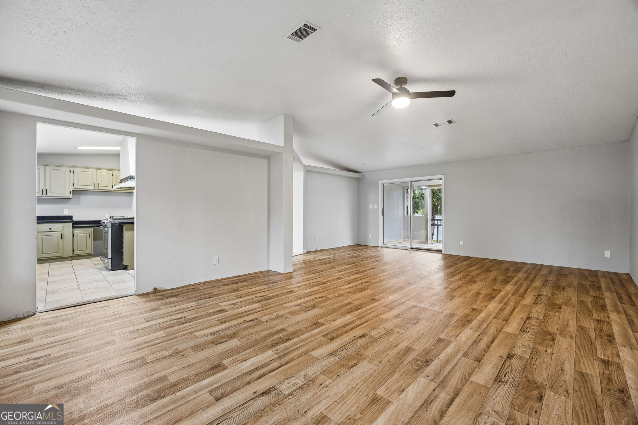 1400 Spring Lake Drive Property Photo 16