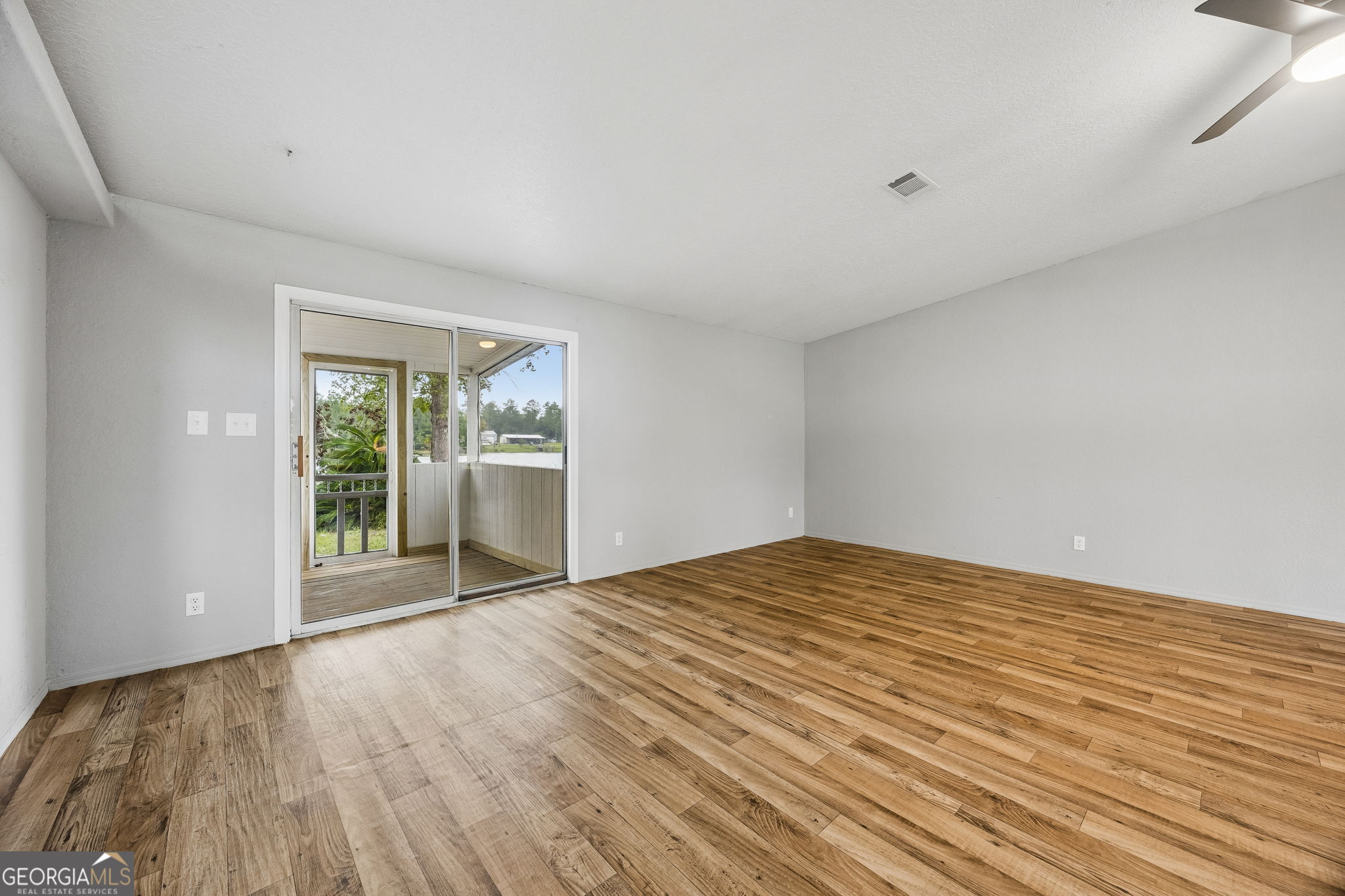 1400 Spring Lake Drive Property Photo 17