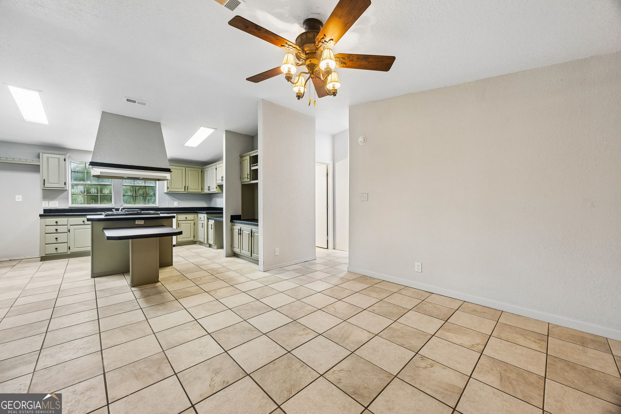 1400 Spring Lake Drive Property Photo 20
