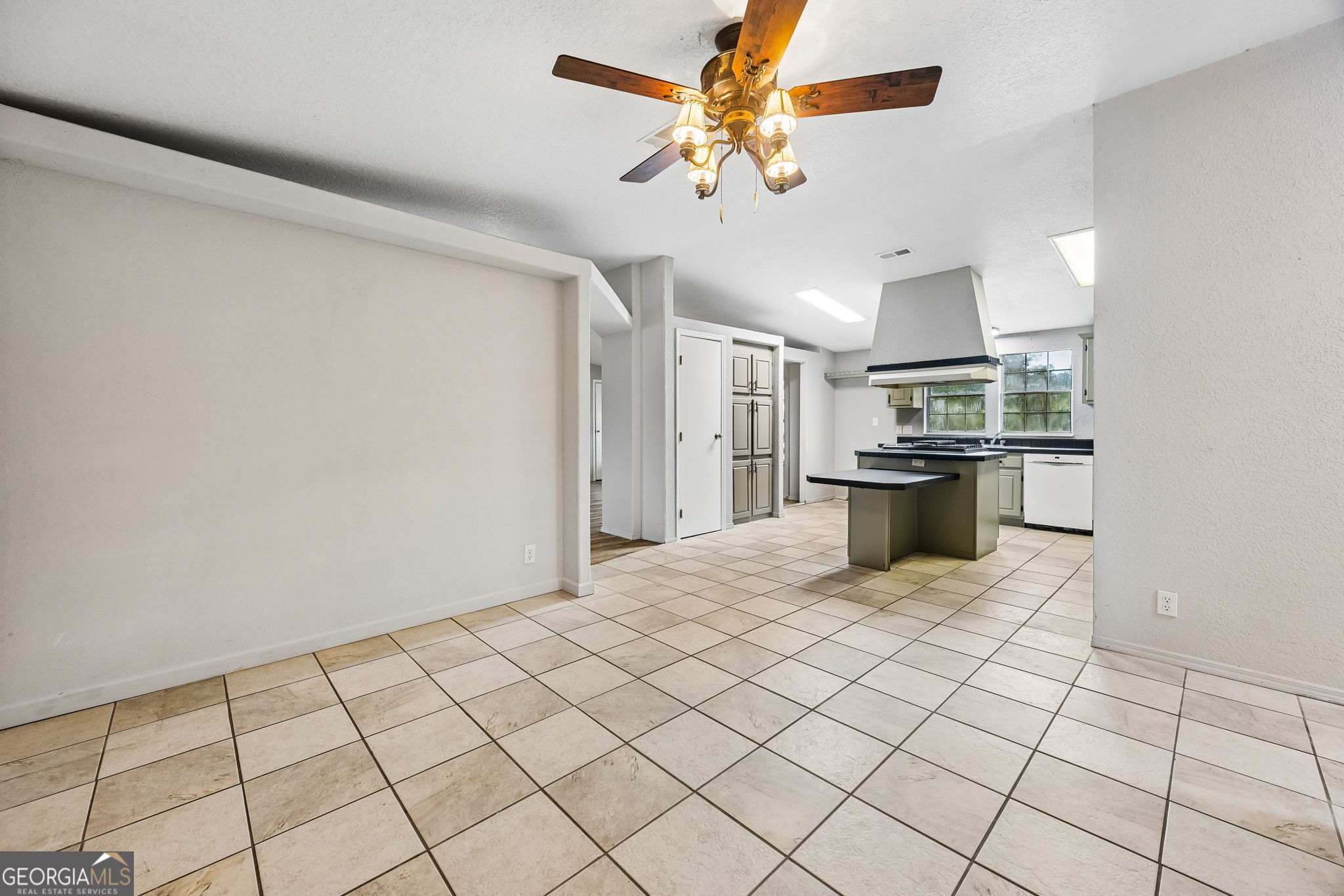 1400 Spring Lake Drive Property Photo 31