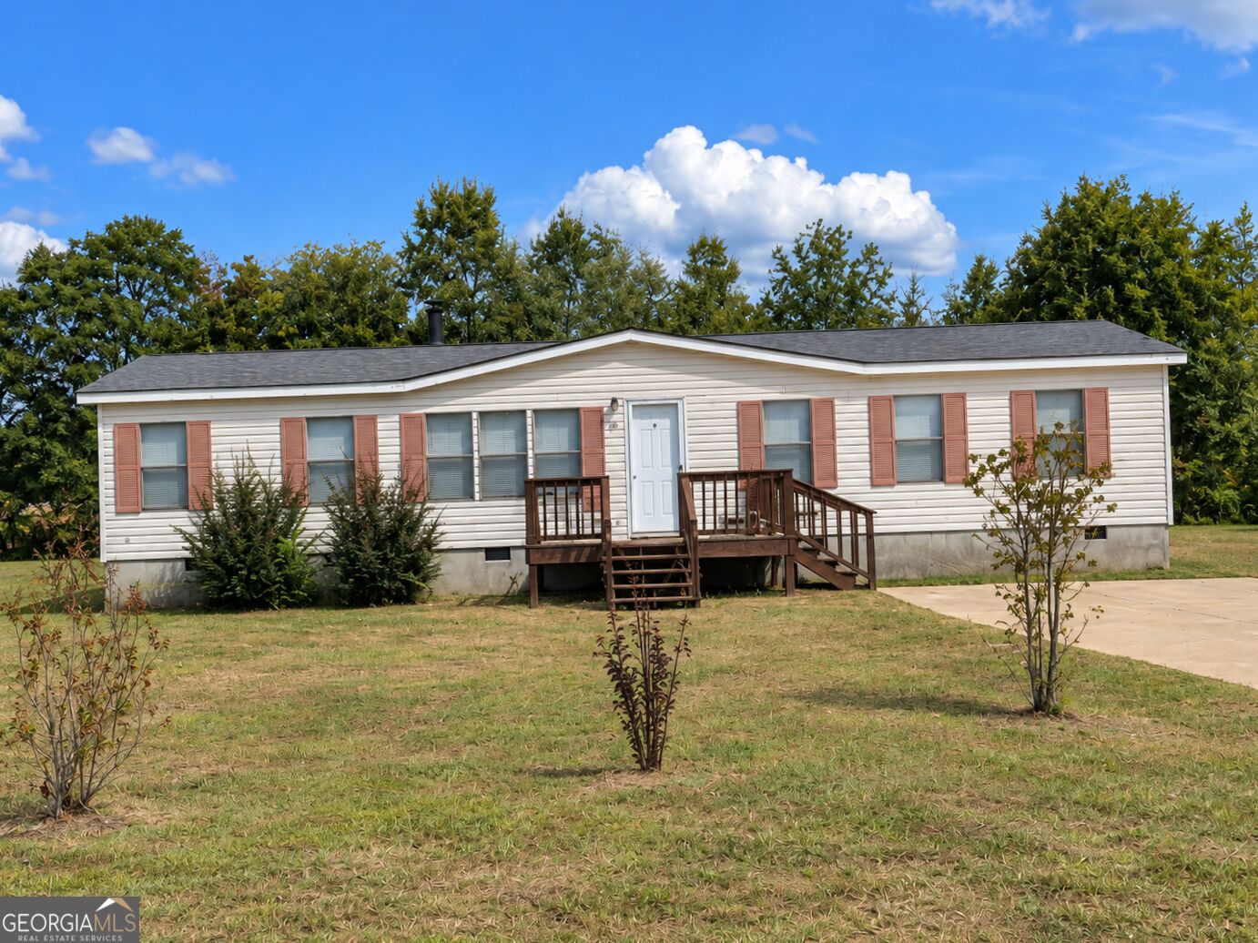 8 Oakmont Drive Property Photo 1