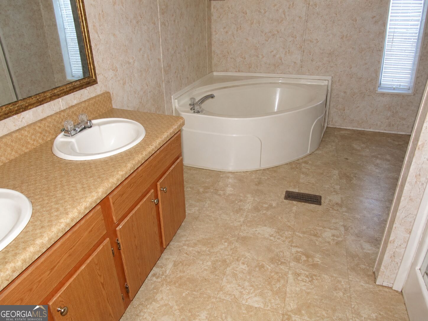 8 Oakmont Drive Property Photo 12