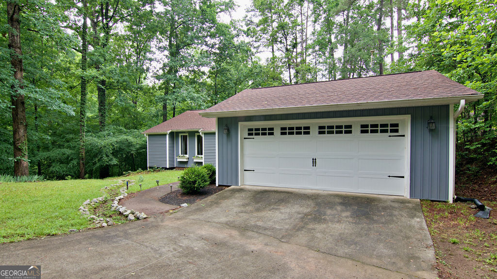 1279 Coneross Point Drive Property Photo 3