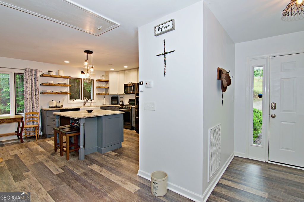 1279 Coneross Point Drive Property Photo 7