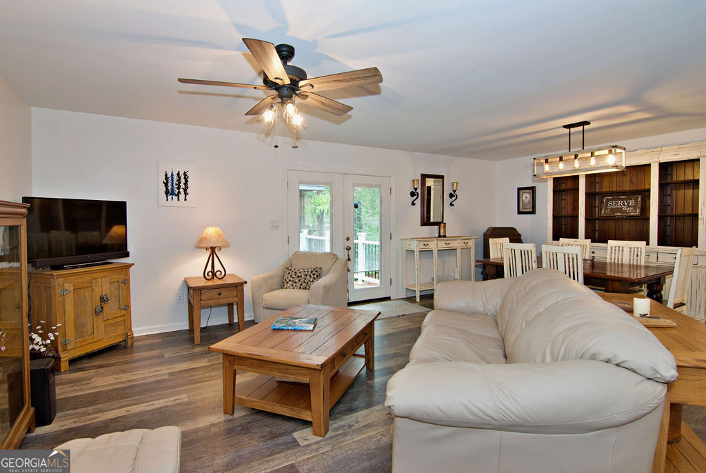 1279 Coneross Point Drive Property Photo 8