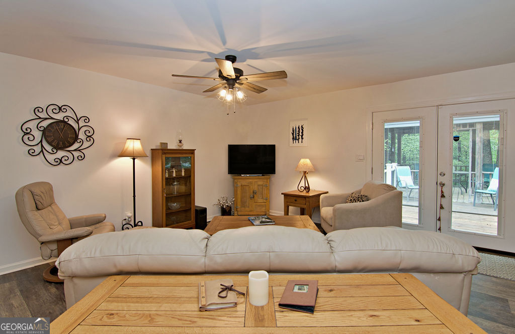 1279 Coneross Point Drive Property Photo 10