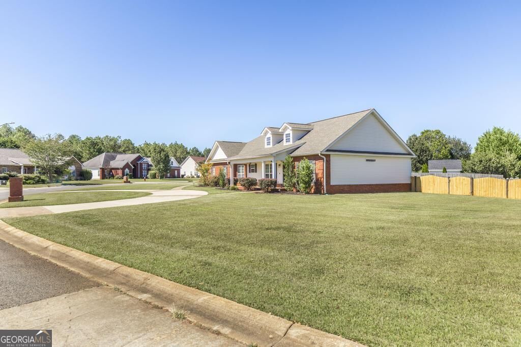 256 Ellicott Drive Property Photo 4