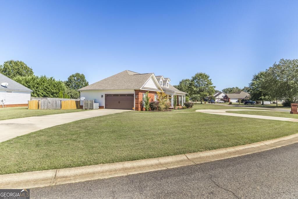 256 Ellicott Drive Property Photo 6