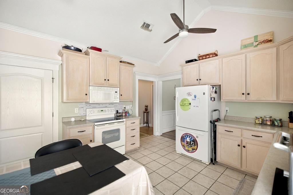 256 Ellicott Drive Property Photo 14
