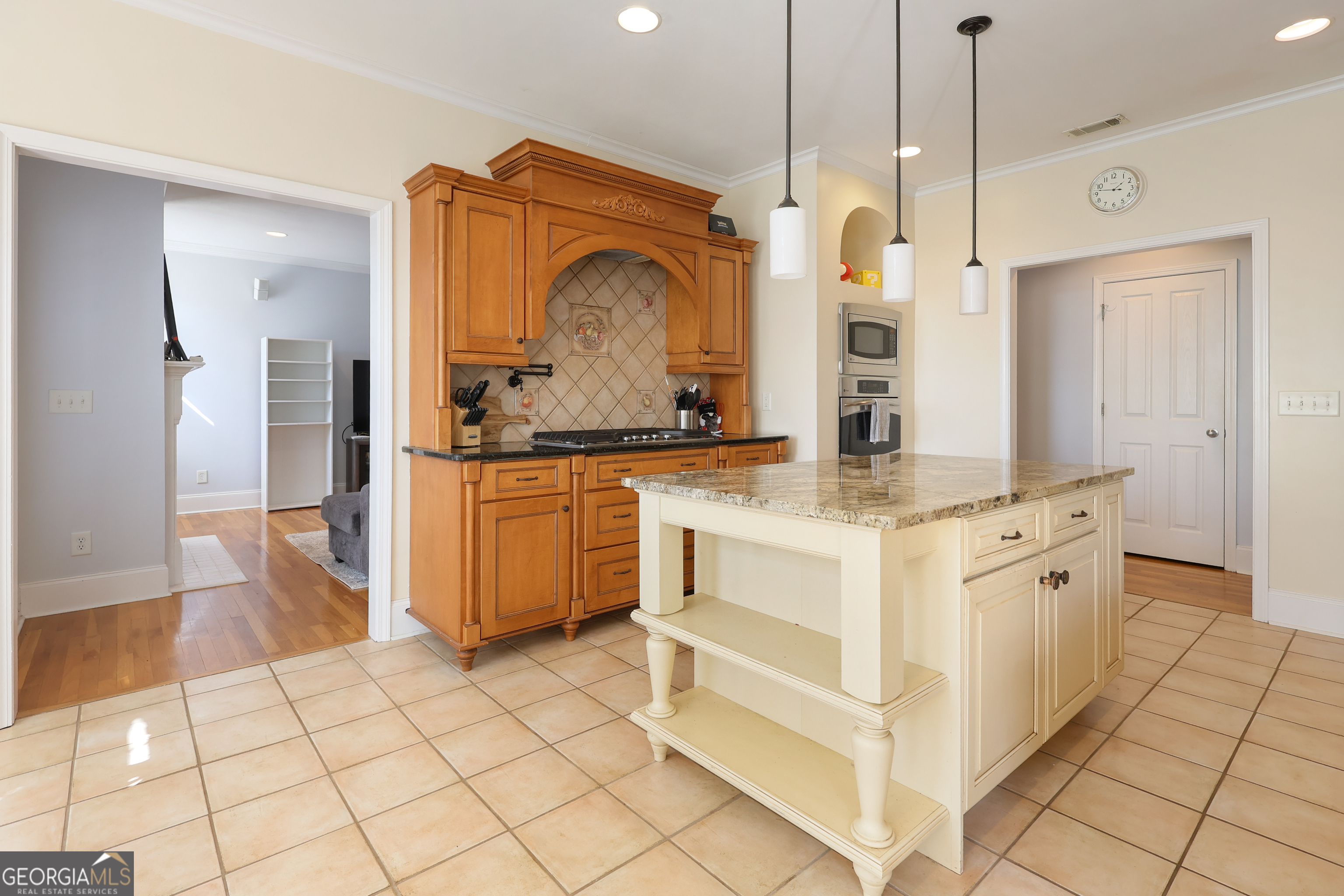 333 Royal Crest Circle Property Photo 4