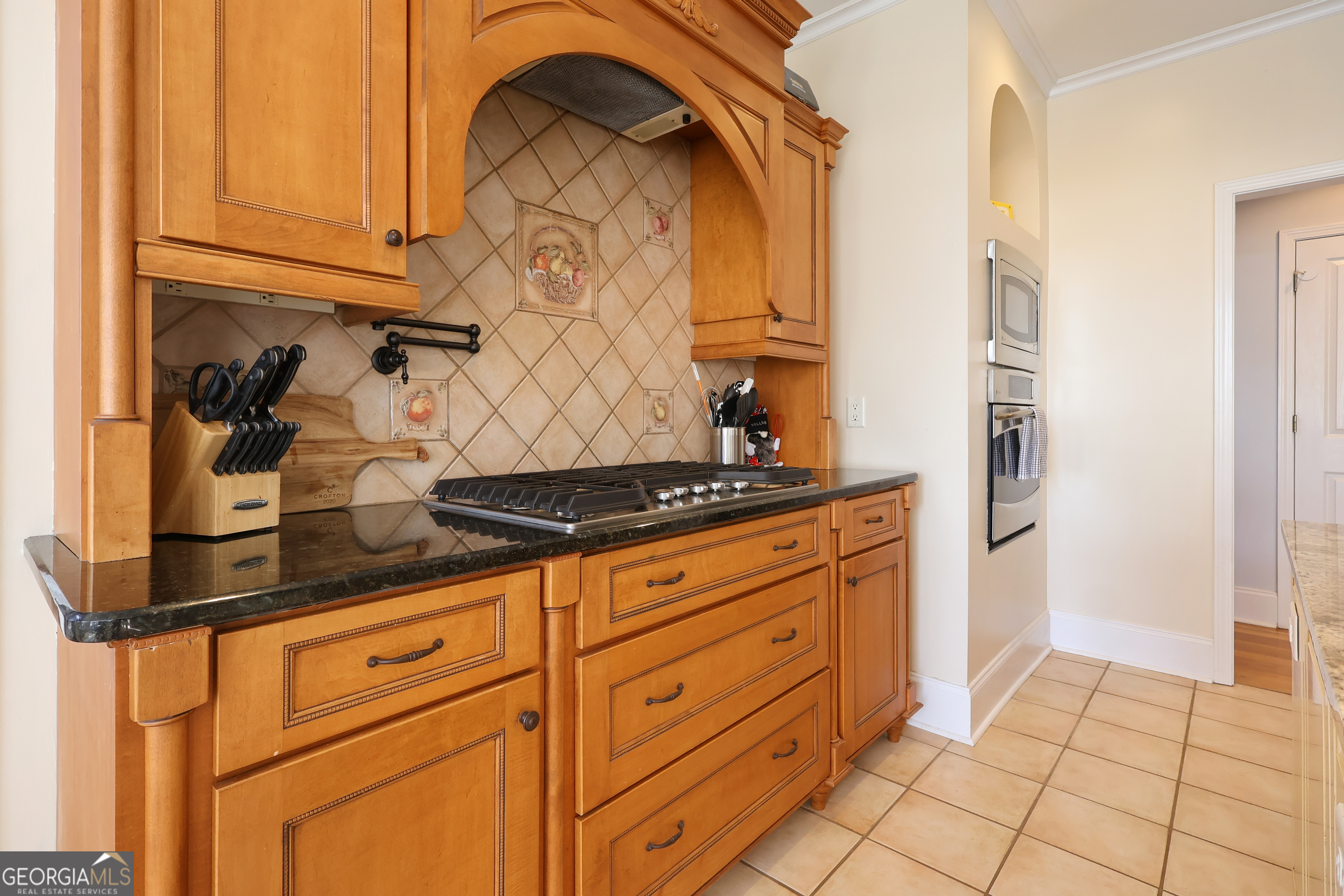 333 Royal Crest Circle Property Photo 6
