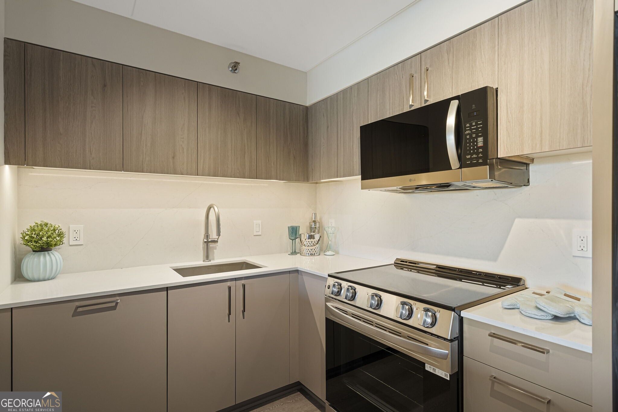 2460 Peachtree Road Ne # 201 Property Photo 5