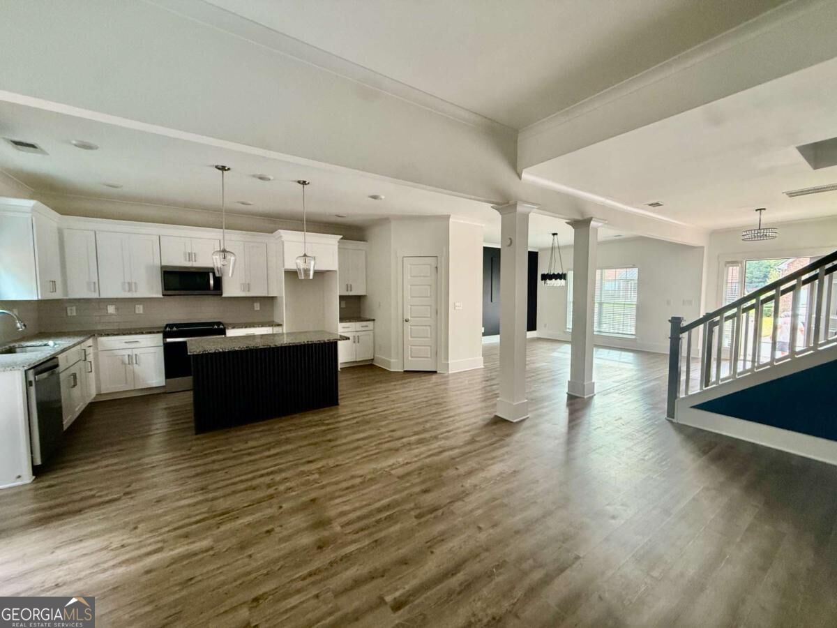 932 Brookmere Court Property Photo 4