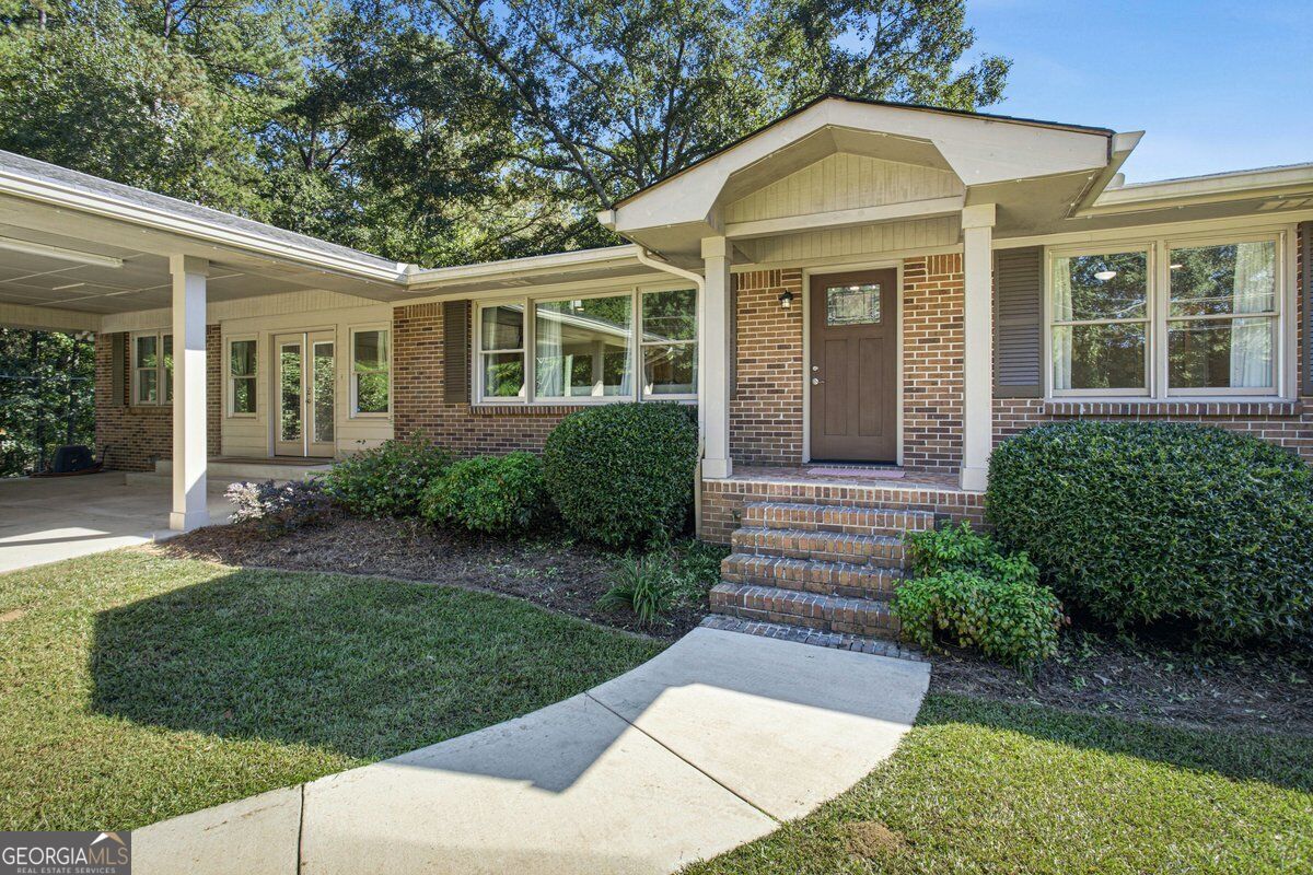 52 E End Road Property Photo 4