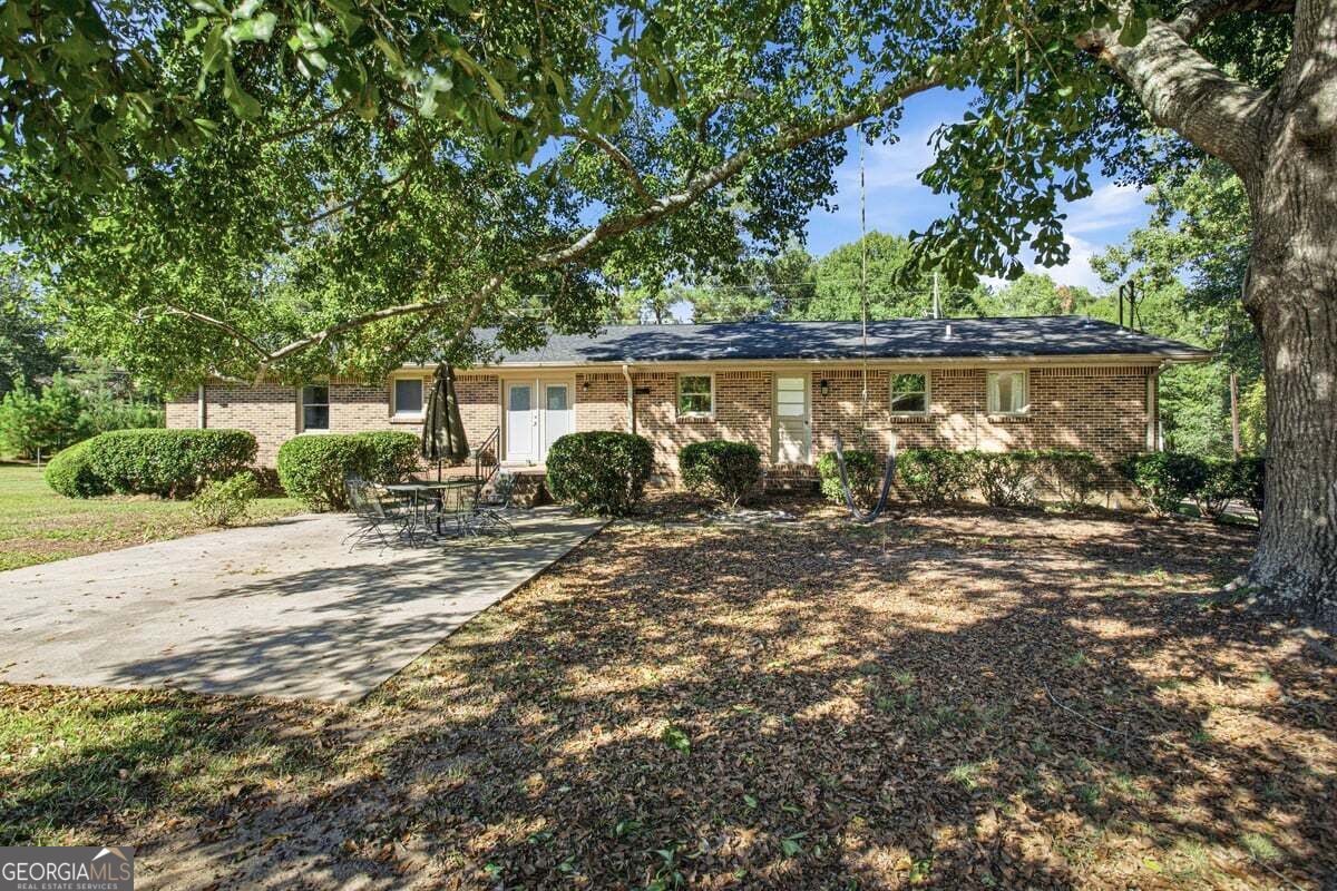 52 E End Road Property Photo 6