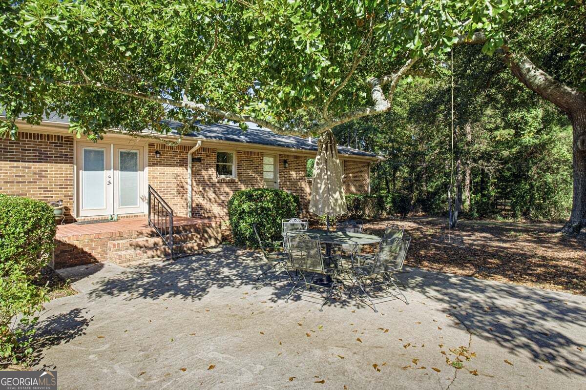 52 E End Road Property Photo 8