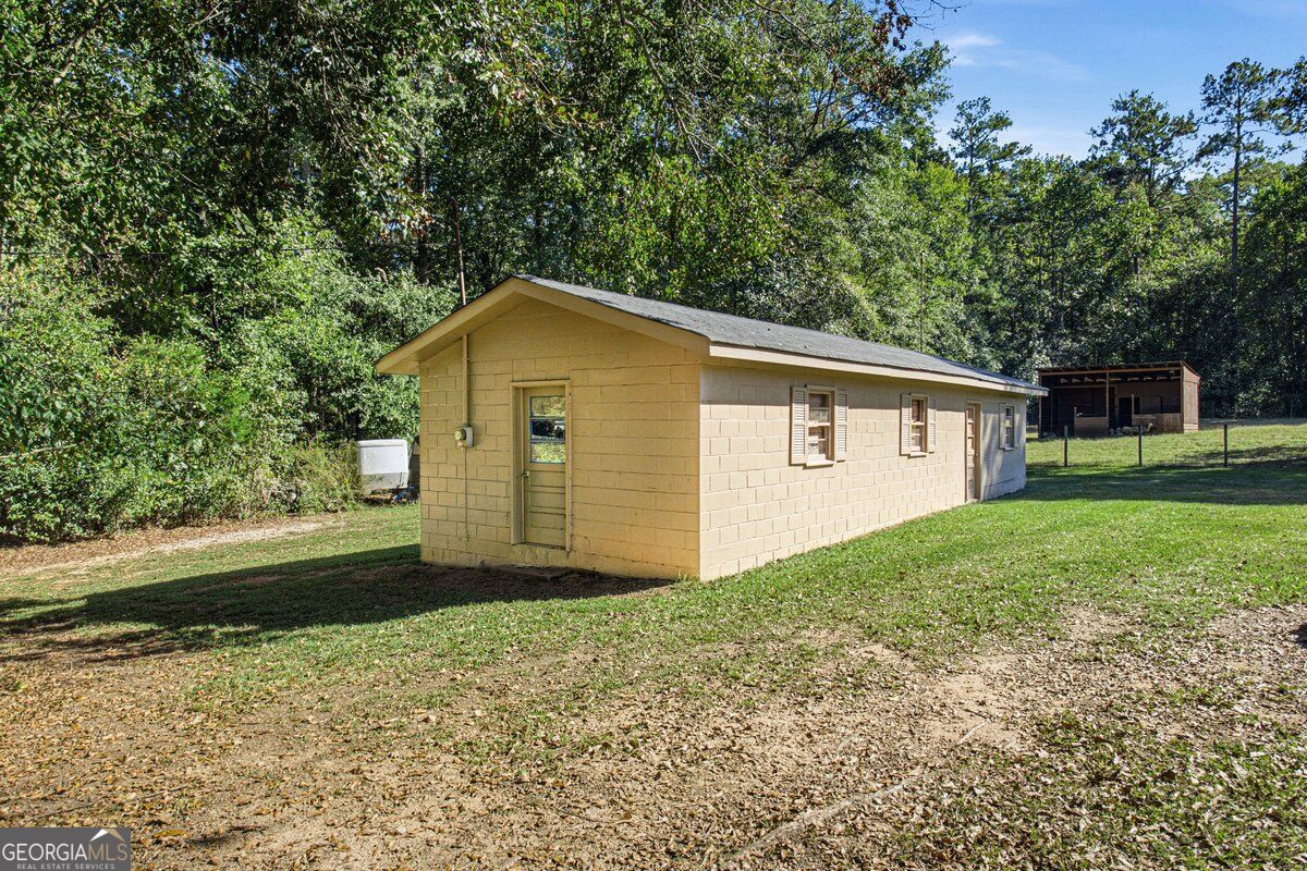 52 E End Road Property Photo 13