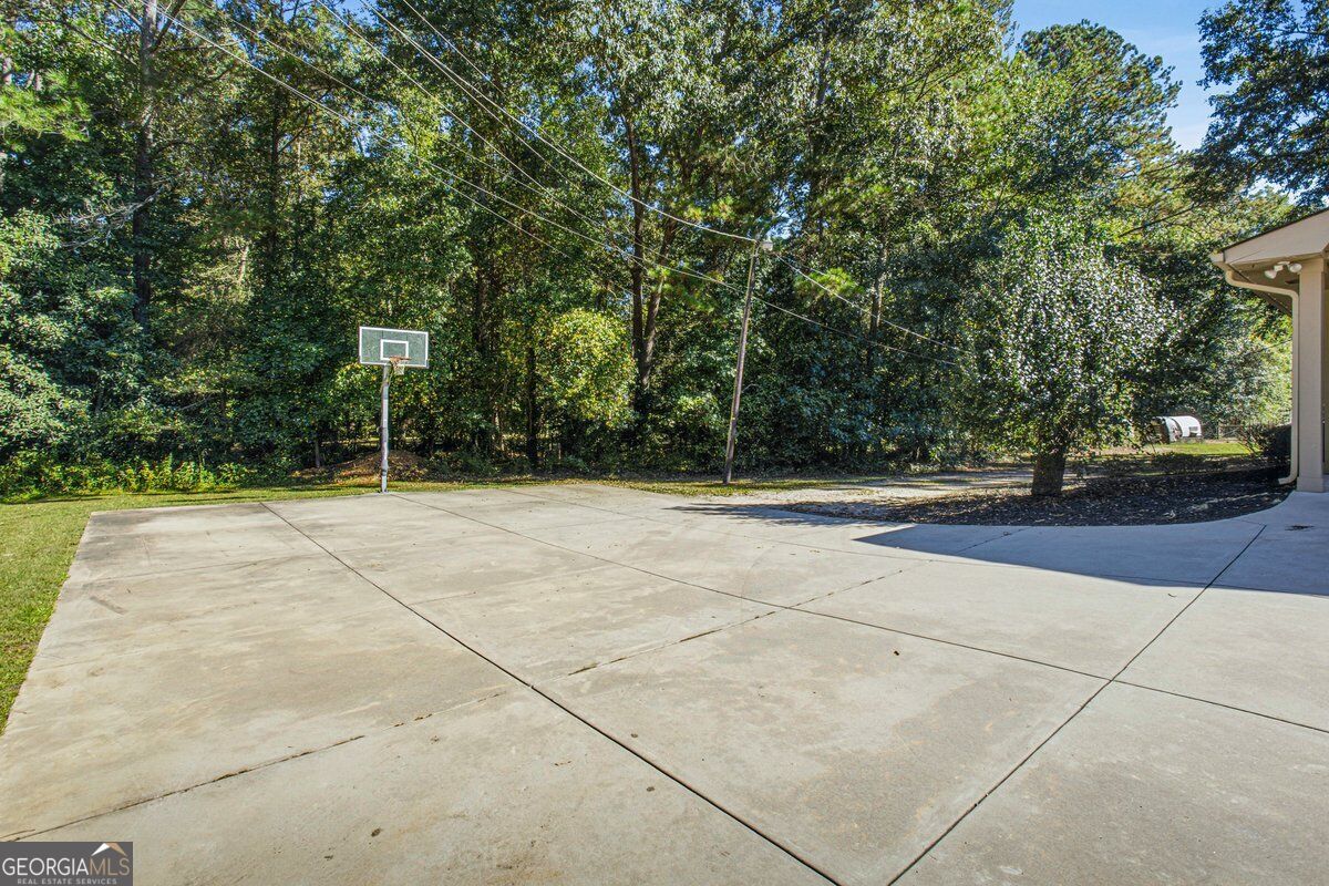52 E End Road Property Photo 18