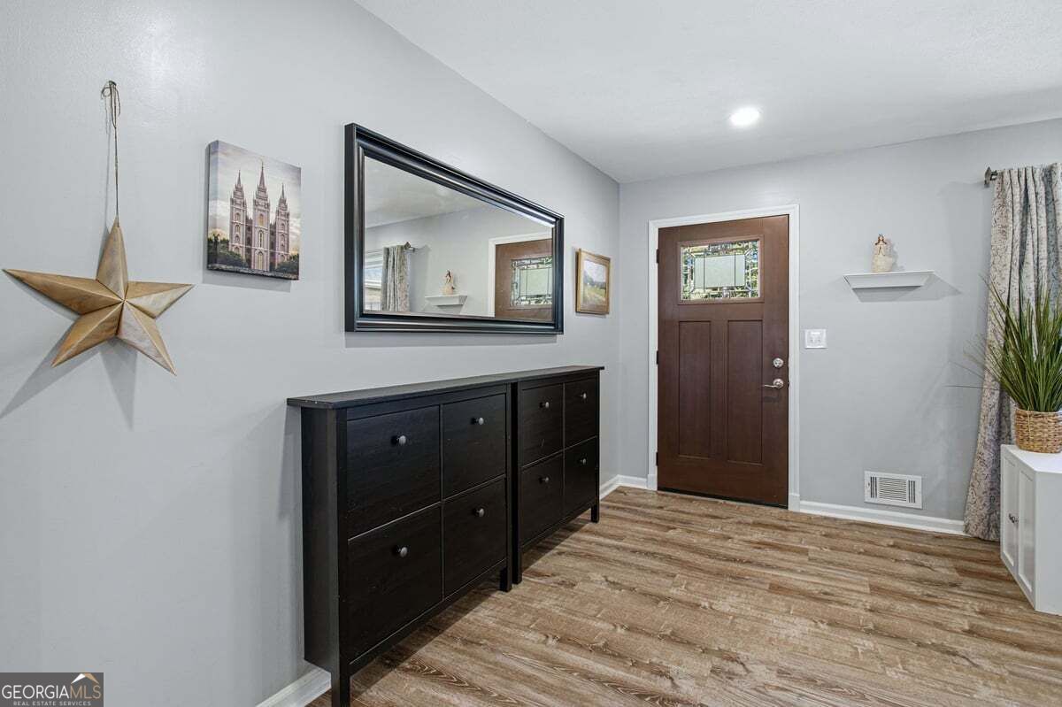 52 E End Road Property Photo 26