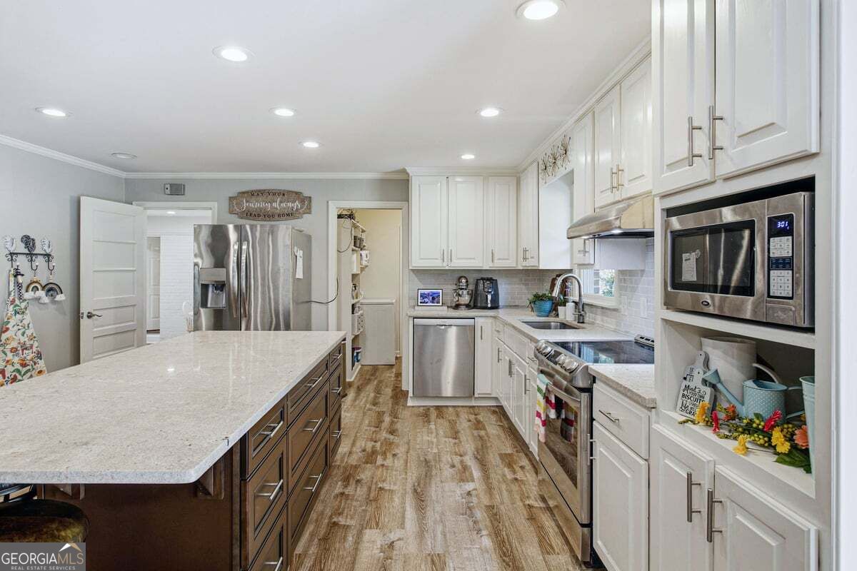 52 E End Road Property Photo 32