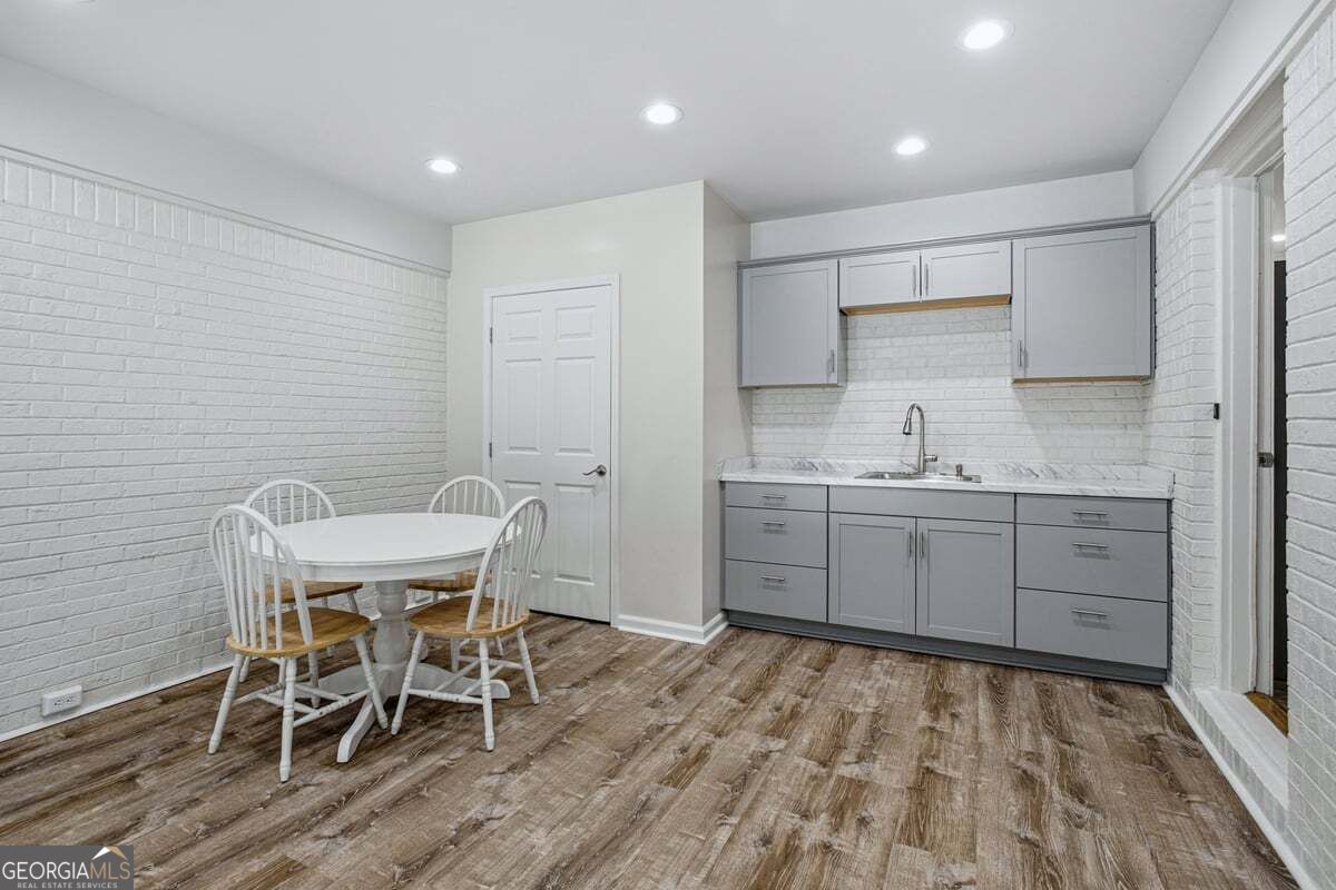 52 E End Road Property Photo 40