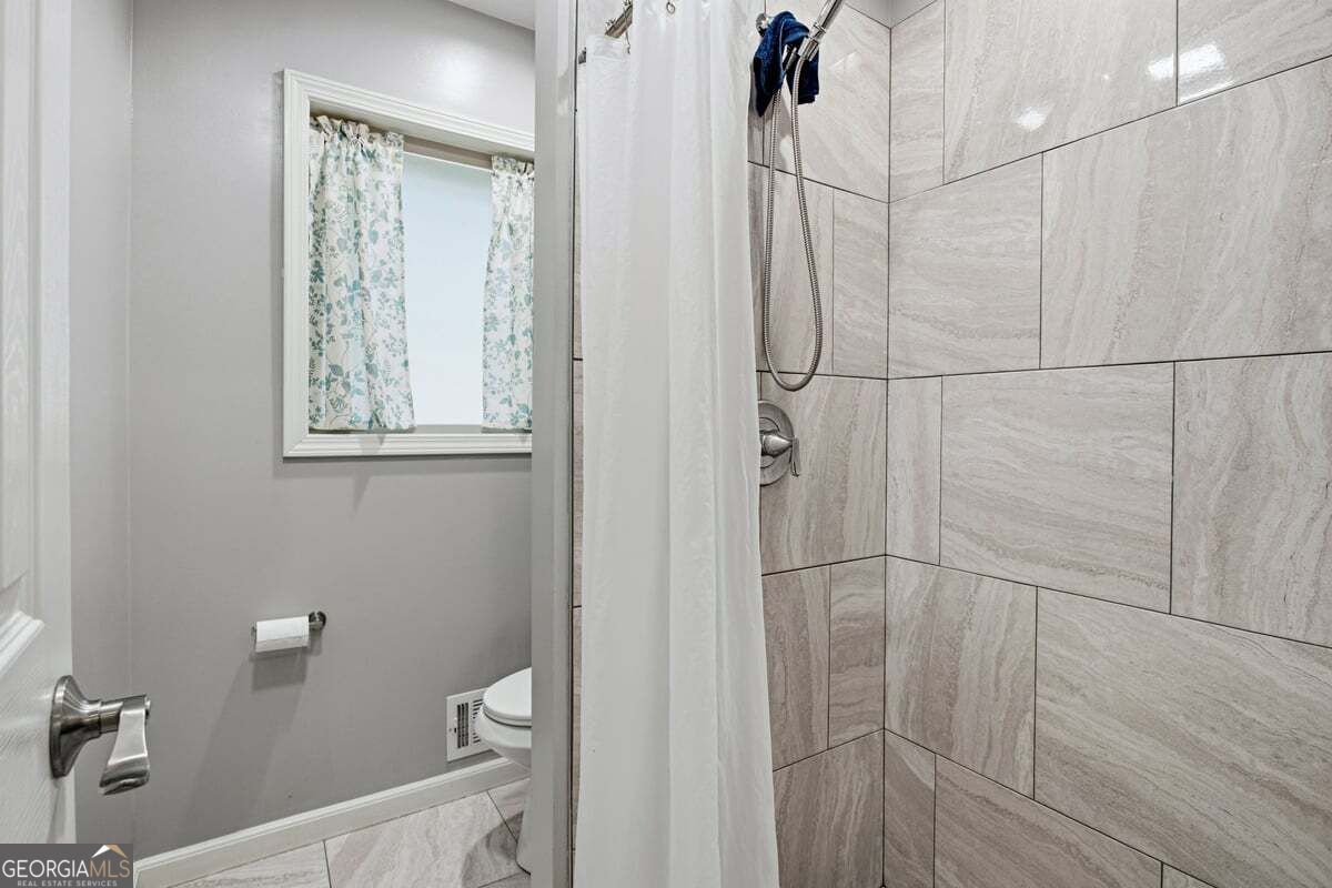 52 E End Road Property Photo 43