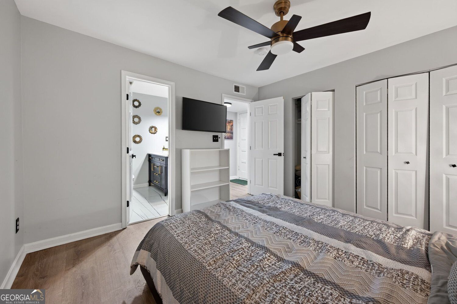 1039 Mariners Court Property Photo 6