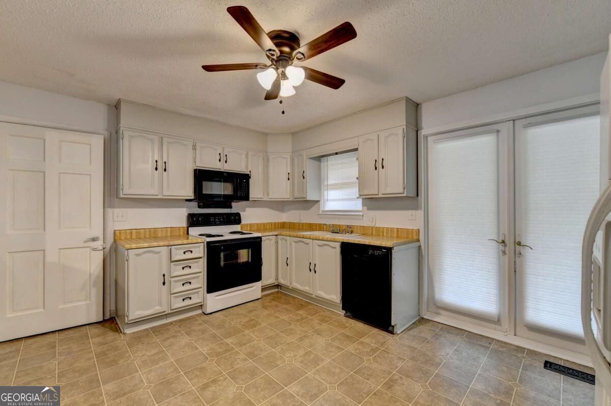 4921 Merlin Drive Property Photo 16
