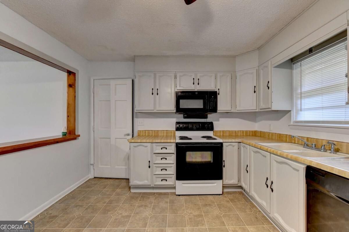 4921 Merlin Drive Property Photo 17