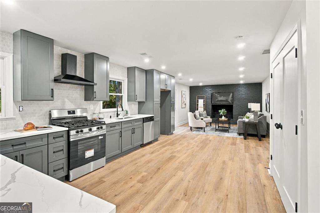 200 Riverside Drive Property Photo 1