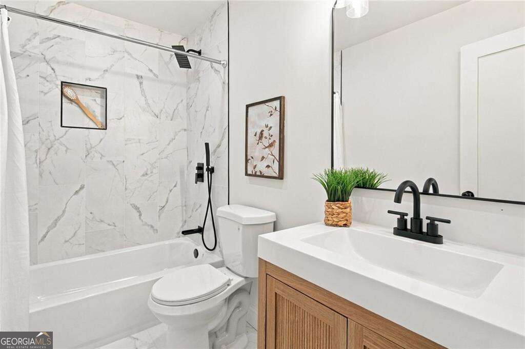 200 Riverside Drive Property Photo 9