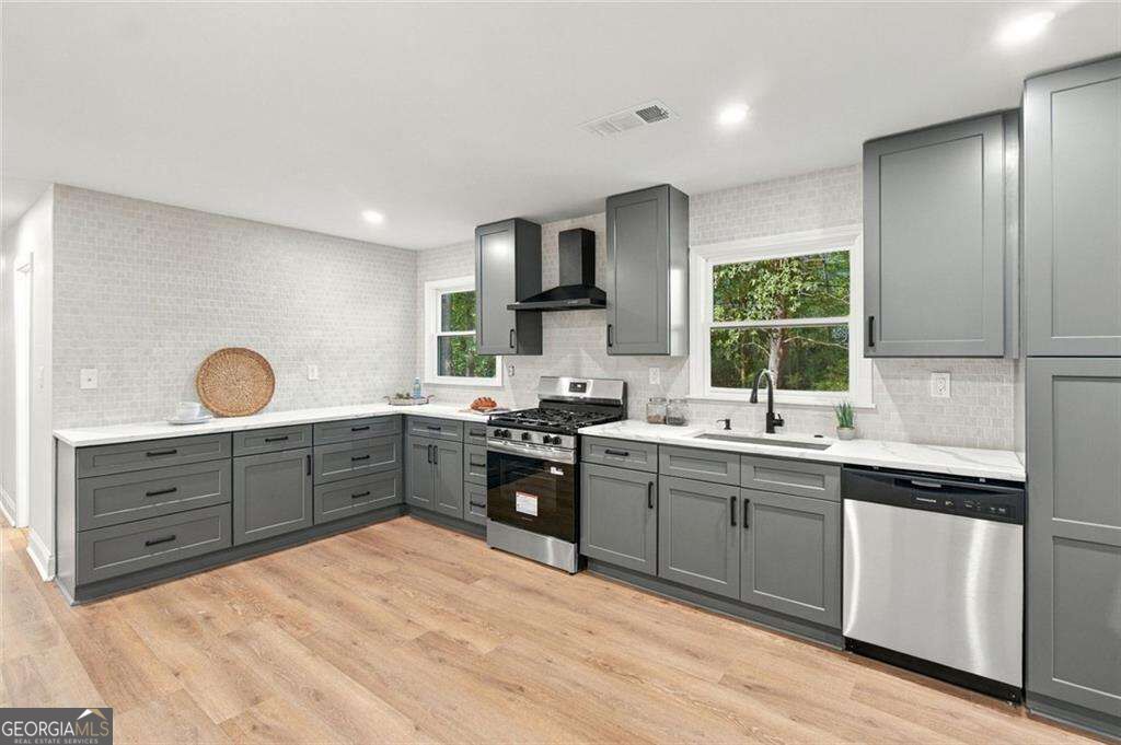 200 Riverside Drive Property Photo 11