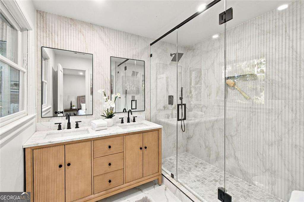 200 Riverside Drive Property Photo 18