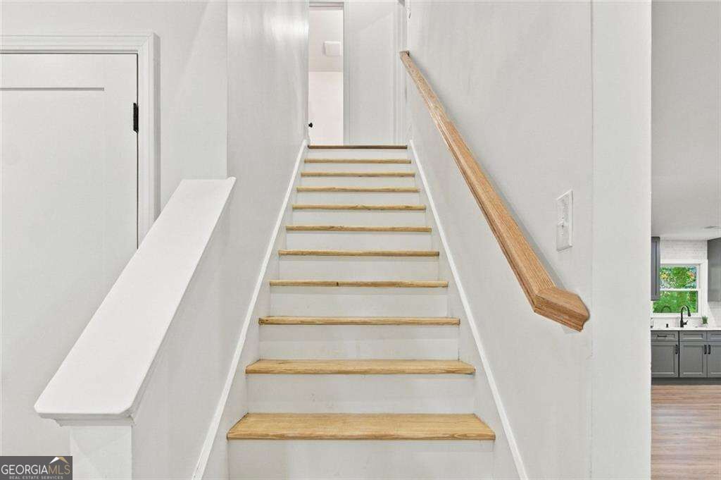 200 Riverside Drive Property Photo 19