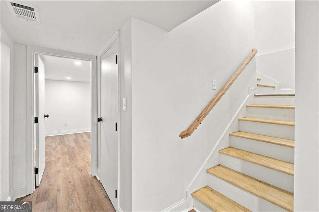 200 Riverside Drive Property Photo 27