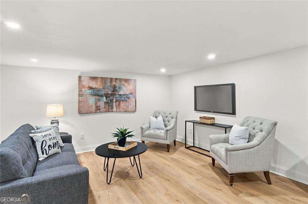 200 Riverside Drive Property Photo 30
