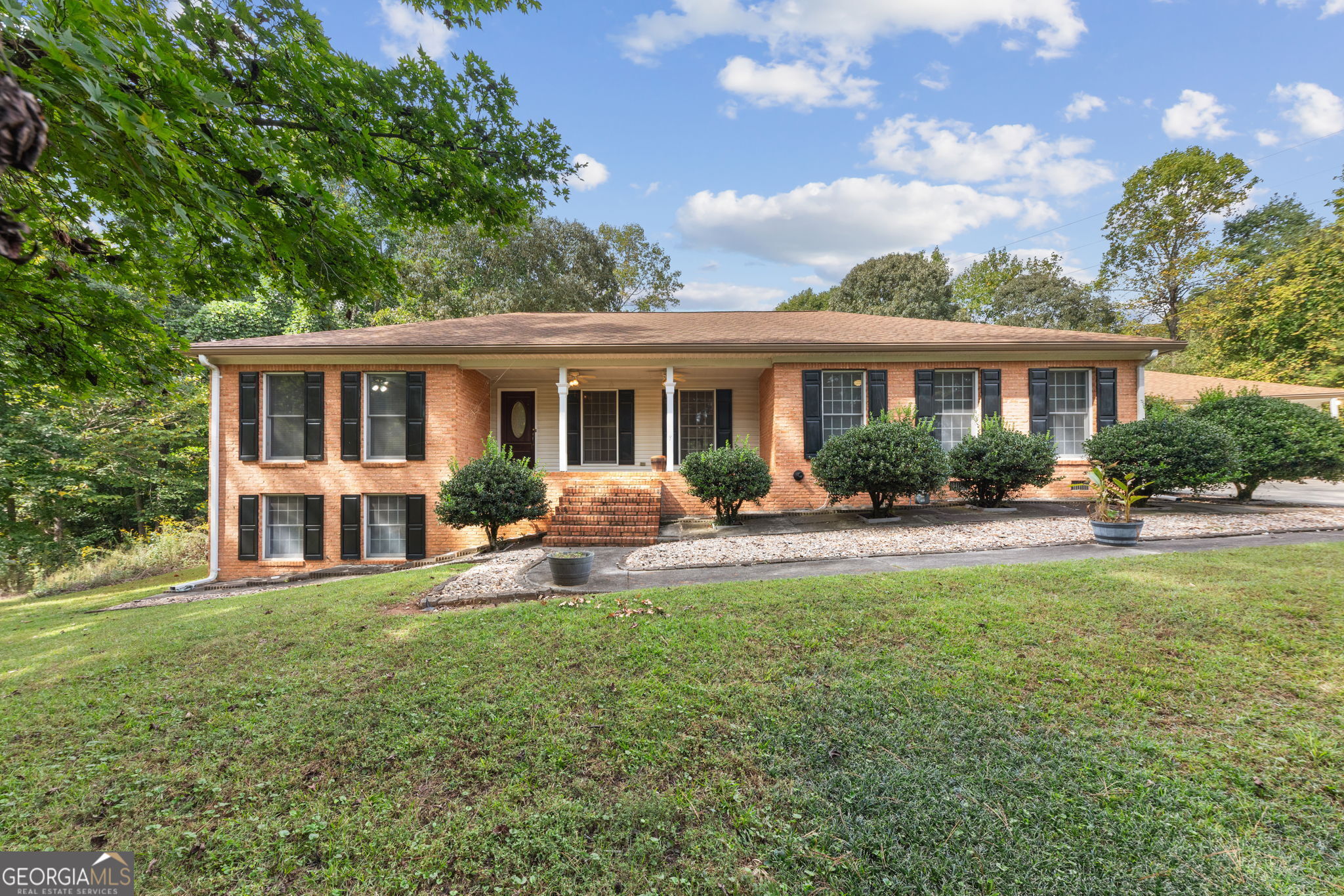 2570 Benton Drive Property Photo 1