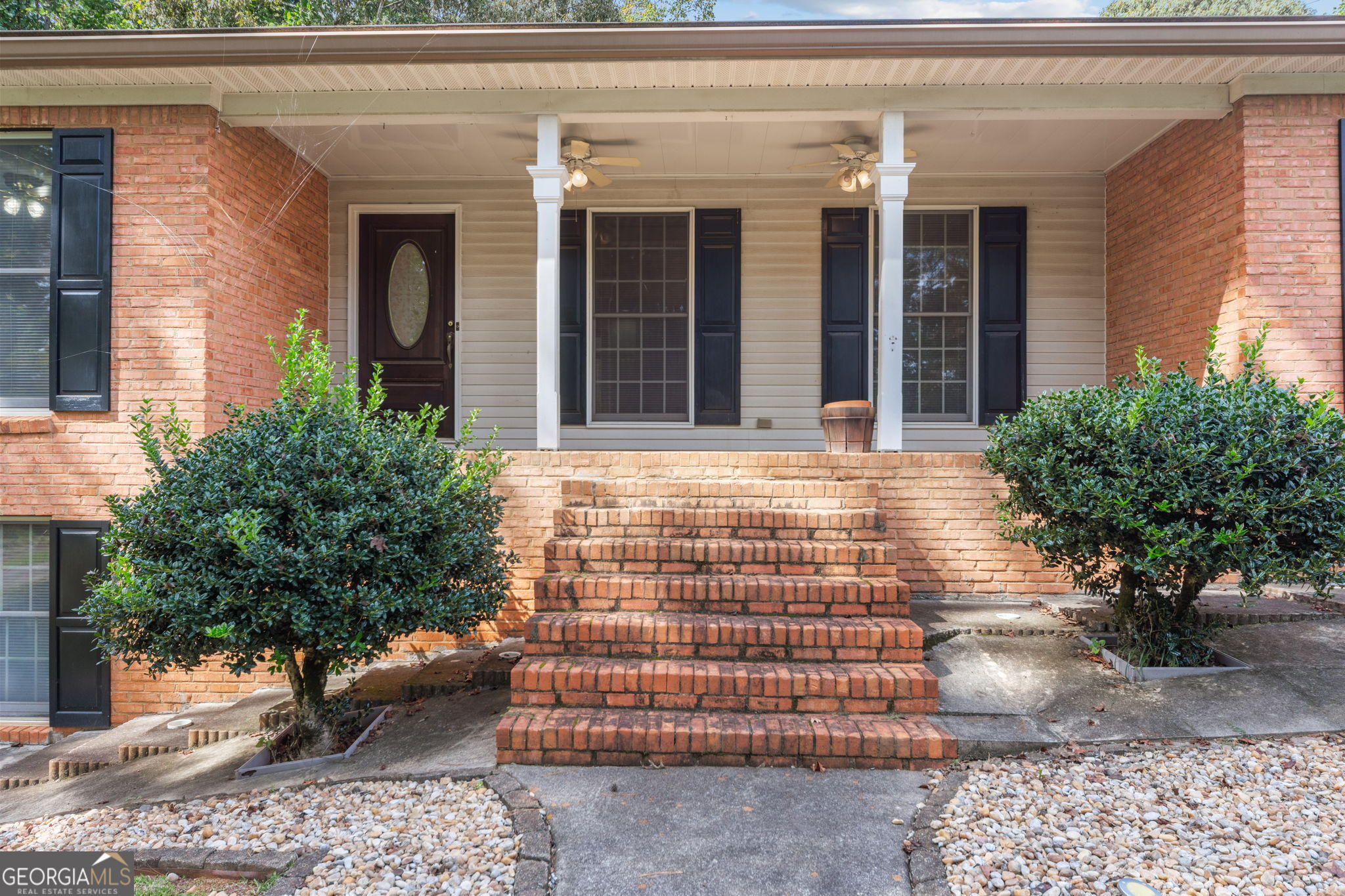 2570 Benton Drive Property Photo 4