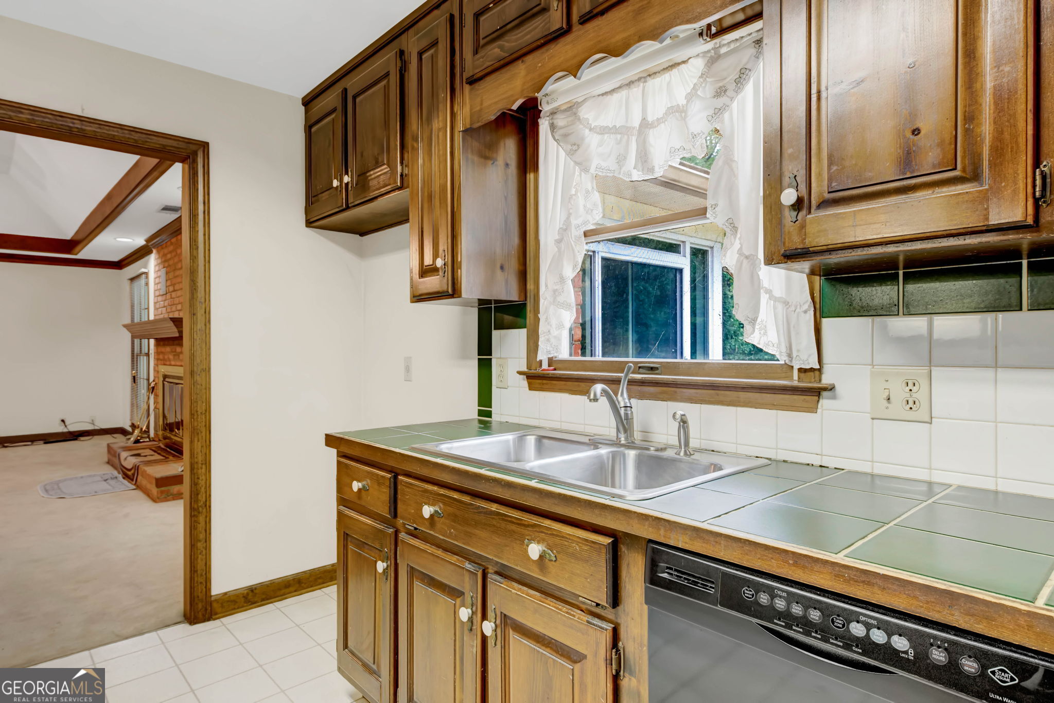 2570 Benton Drive Property Photo 9
