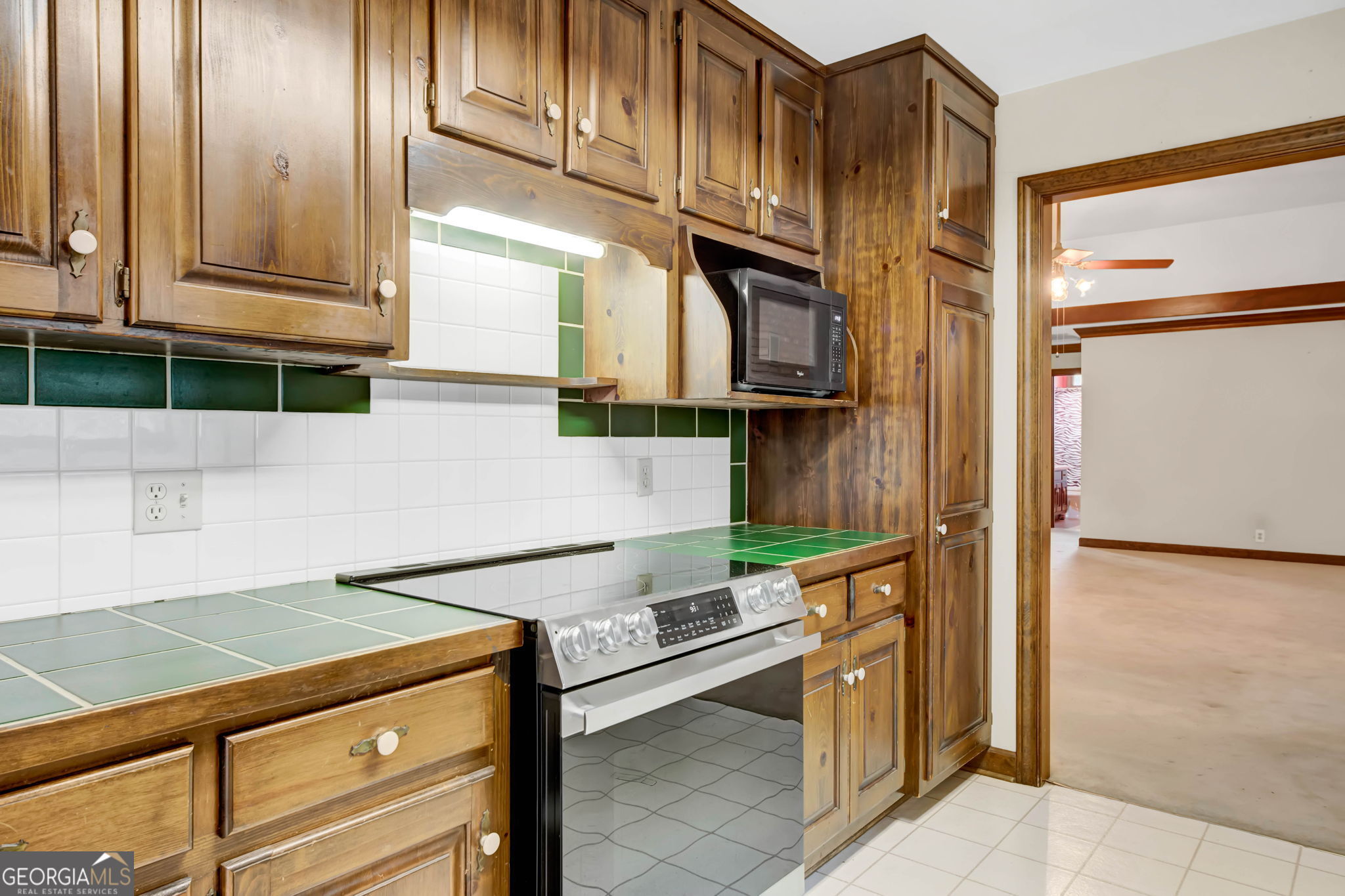 2570 Benton Drive Property Photo 10