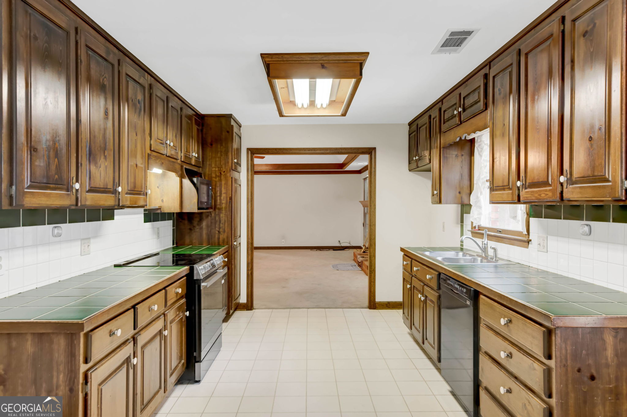 2570 Benton Drive Property Photo 11