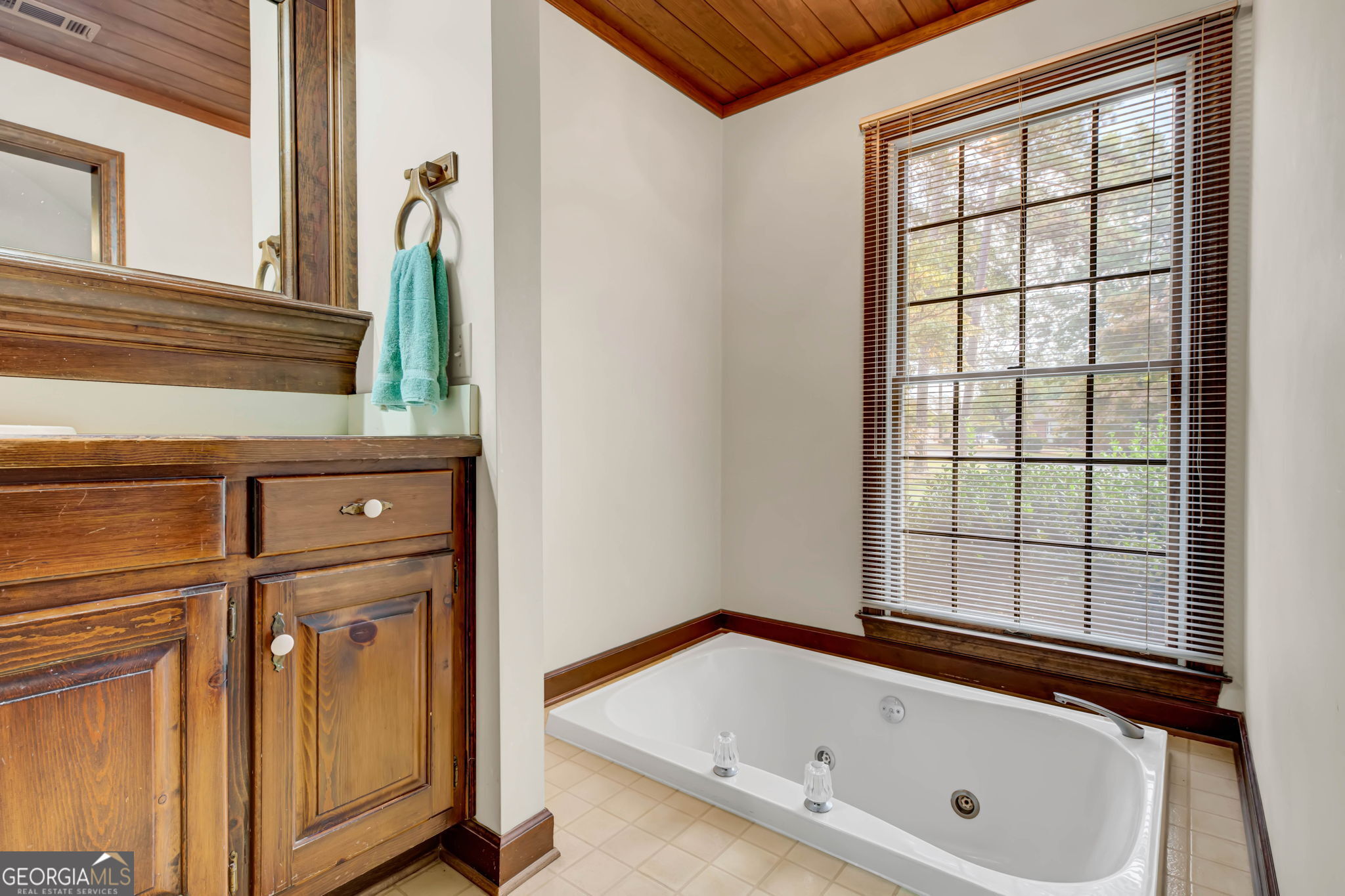 2570 Benton Drive Property Photo 21