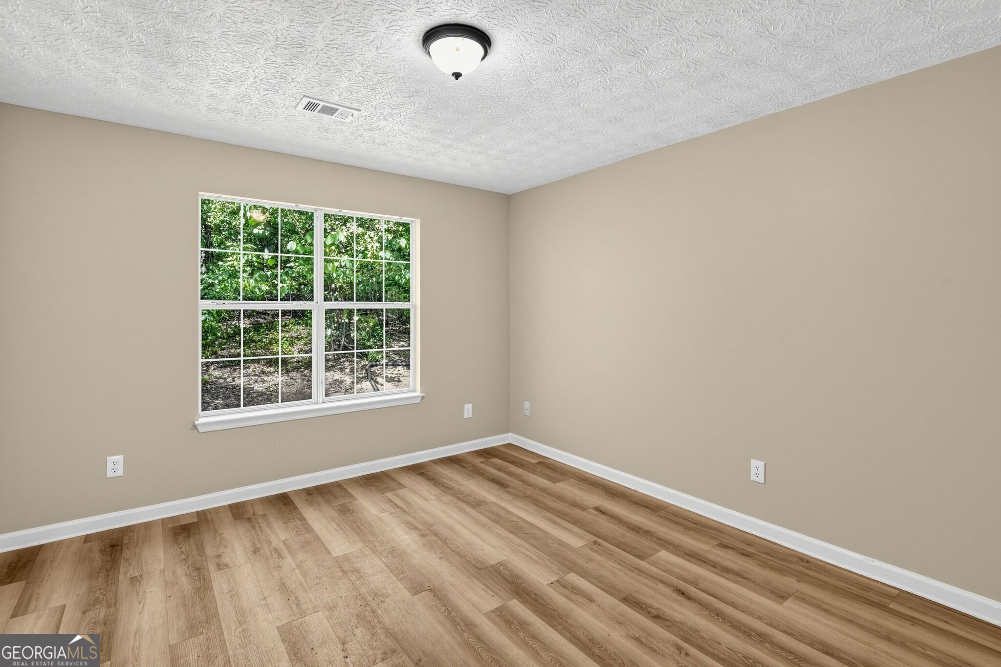 215 Pinehurst Drive Property Photo 2