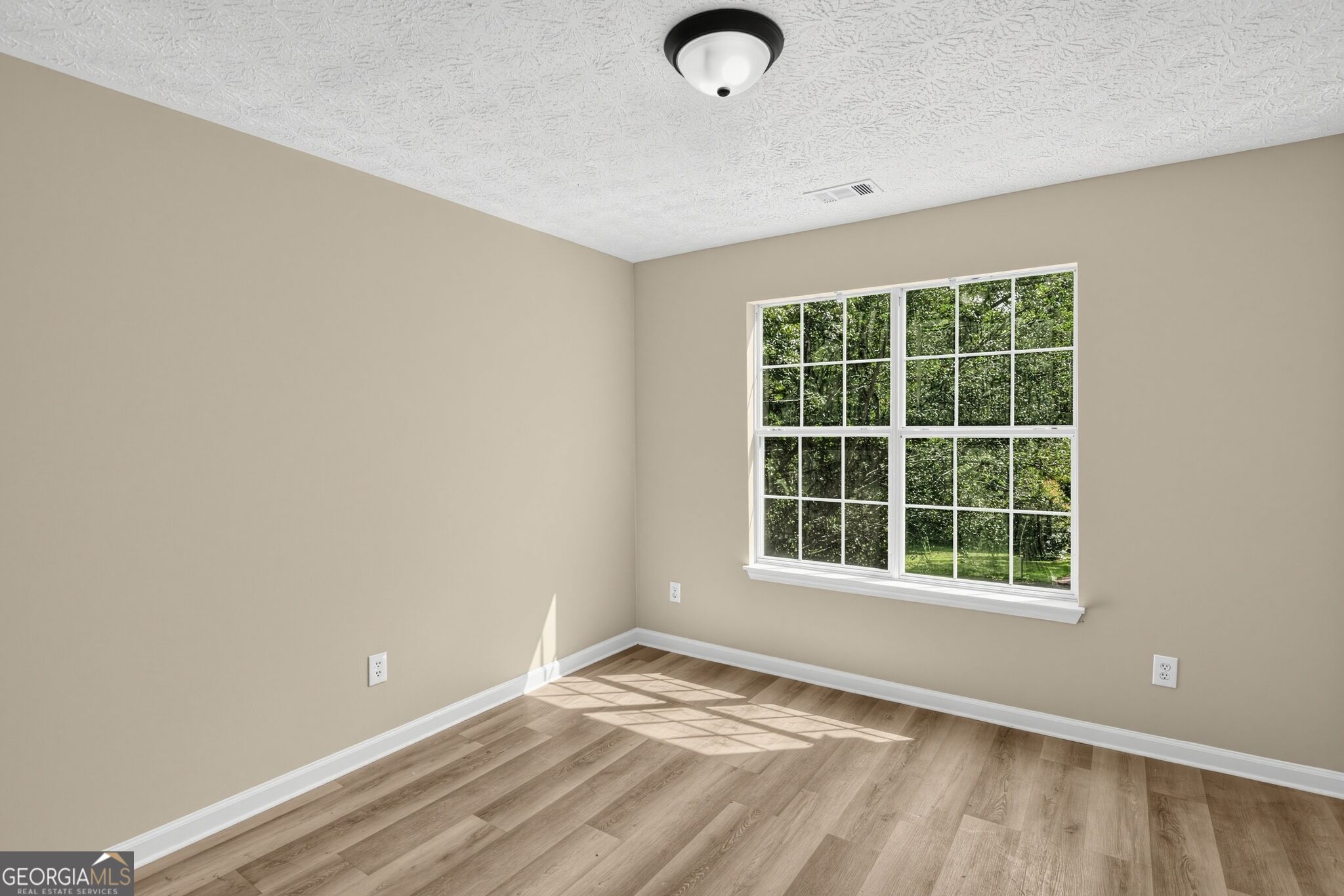 215 Pinehurst Drive Property Photo 5