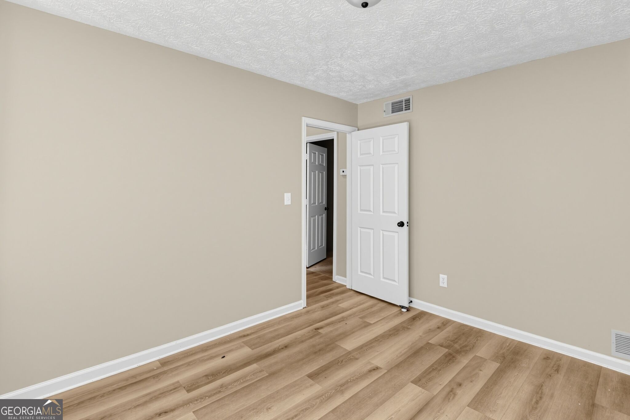 215 Pinehurst Drive Property Photo 8