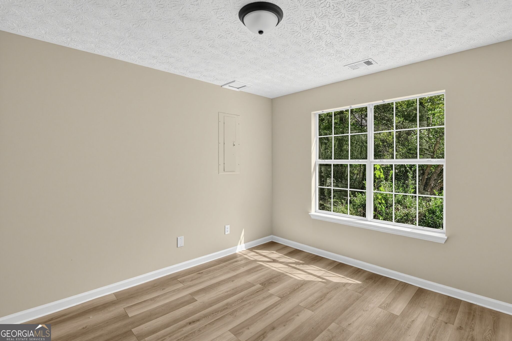 215 Pinehurst Drive Property Photo 10