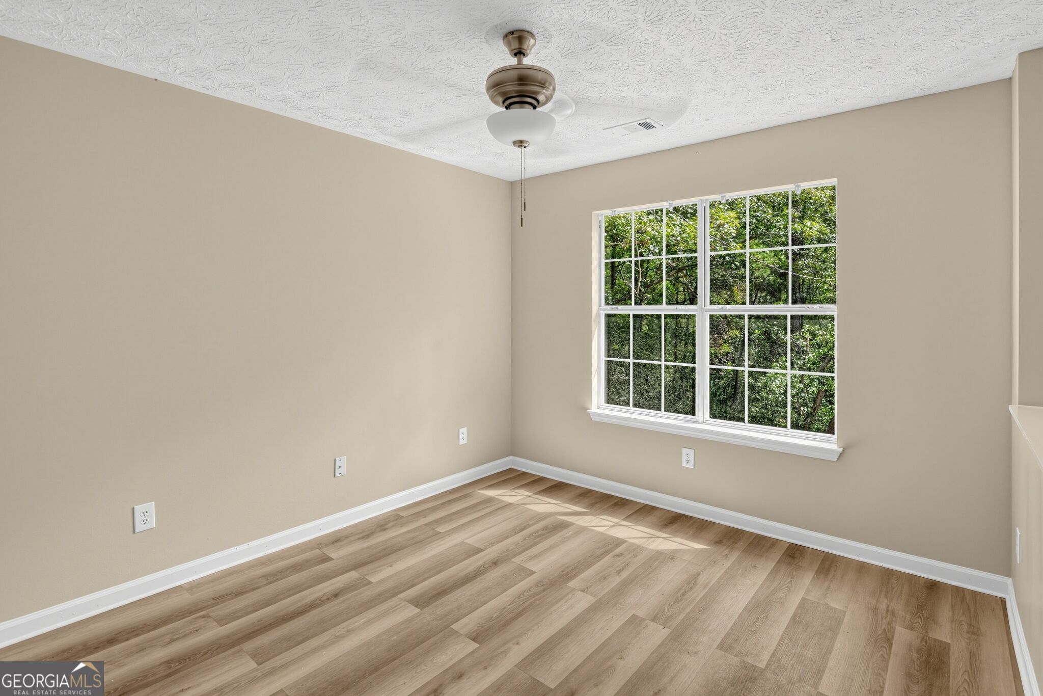 215 Pinehurst Drive Property Photo 12