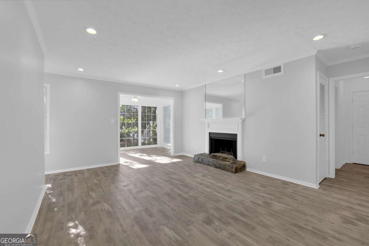 2401 Country Park Drive Se Property Photo 4