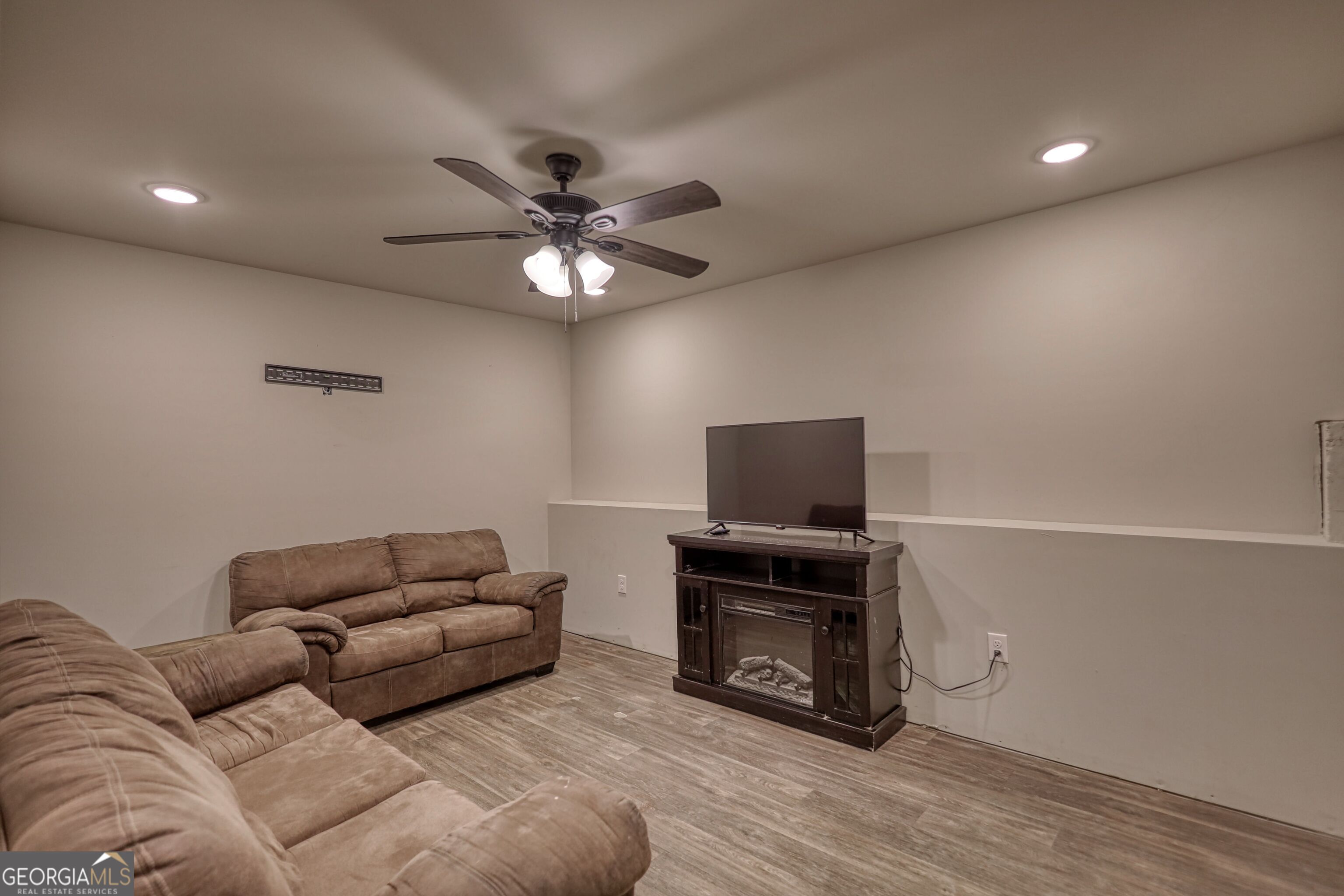 140 Genessa Court Property Photo 9
